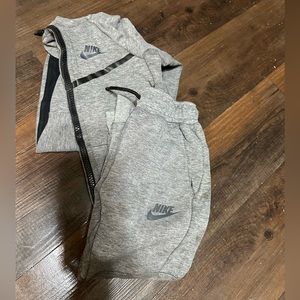 Nike Tech sweat suit
